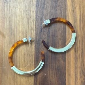 BaubleBar Acrylic Leopard Animal Print Gold Tone Earrings Casual Hoops